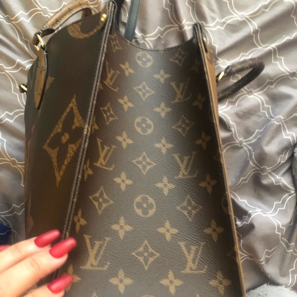 InTheGo MM LV tote - Picture 5 of 9